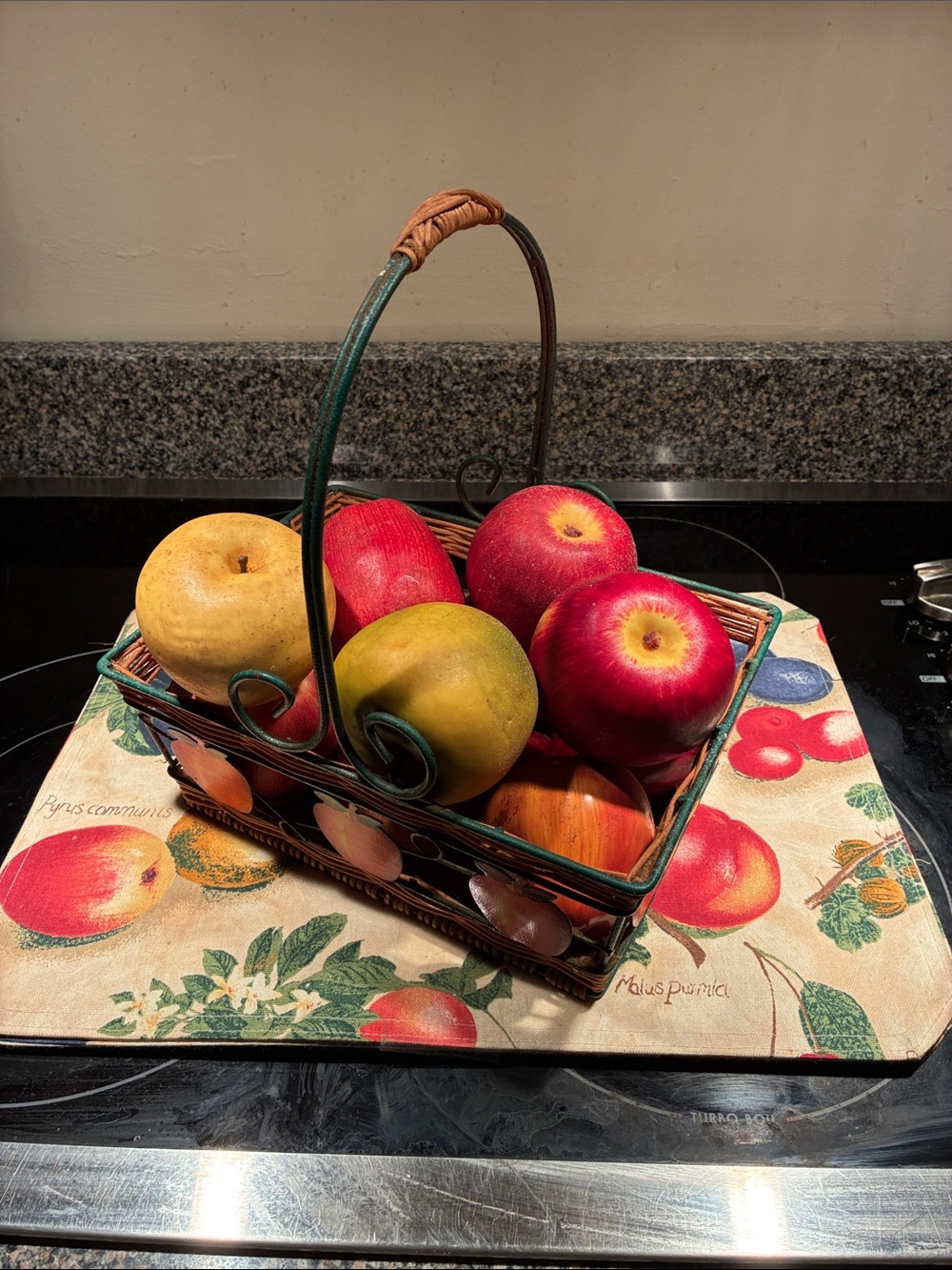 Vintage 90s wrought iron fruit & wire basket w/decorative painted fruit
